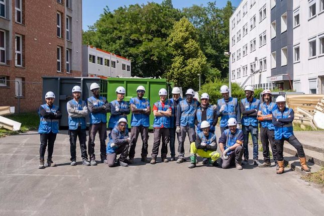 Photo de groupe montrant une large partie de nos compagnons